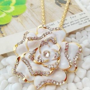 [SOLD] Betsy Johnson White Rose Crystal Necklace